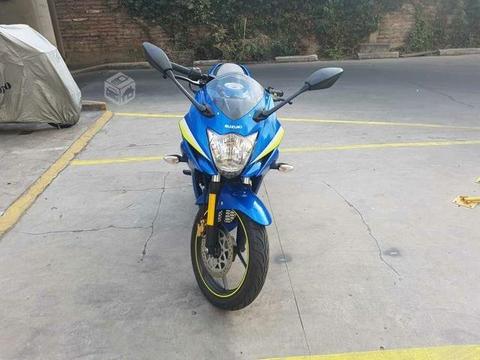 moto Suzuki Gixxer SF Carenada azul