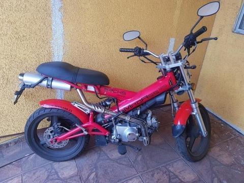 moto sach madass 125cc transferible + casco
