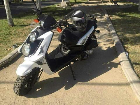 Excelente moto scooter 150cc al día