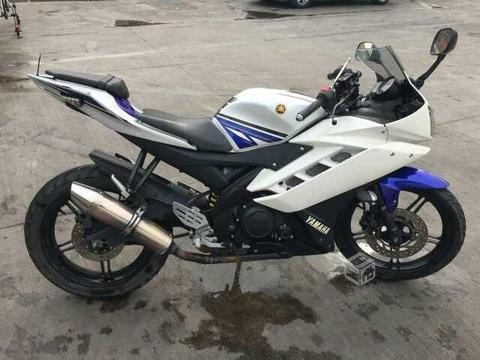 Moto Yamaha r15 2015