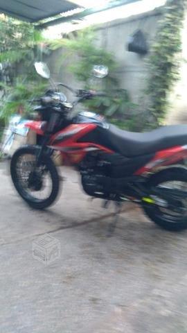 moto loncin con papeles al dia