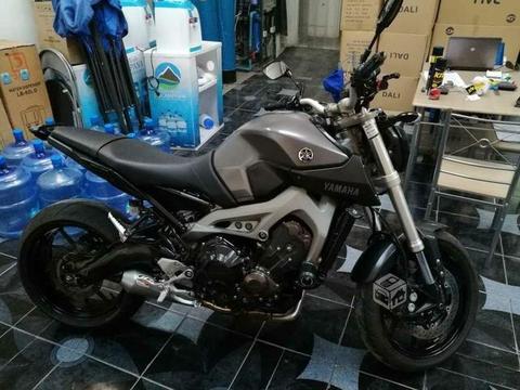 Moto Yamaha MT09
