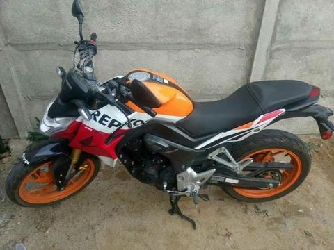 Moto Honda Cb190r repsol