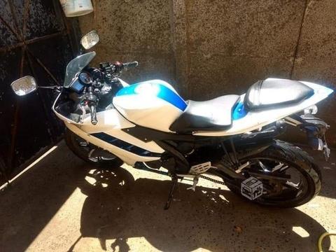 Moto Yamaha R15