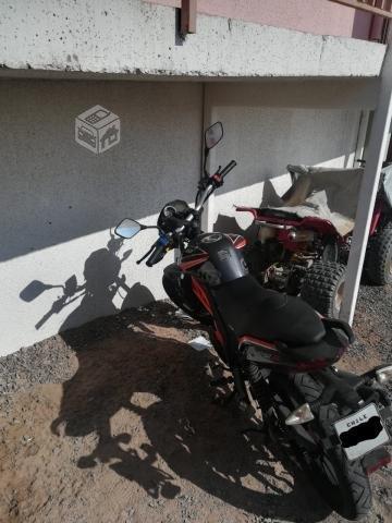 Moto um xtreet 150