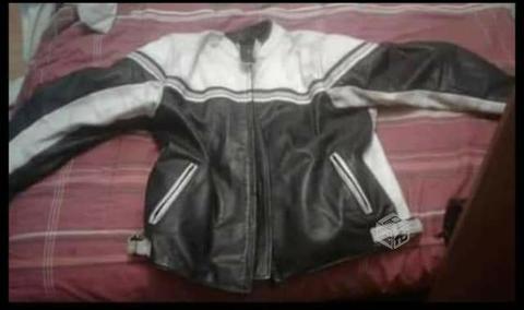 Chaqueta de cuero con protecciones espalda y codos