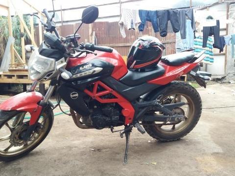 Moto um street 200