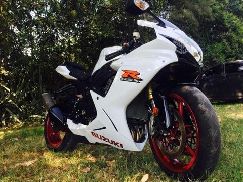 Suzuki GSXR 750 Blanca