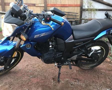 Yamaha fz16 azul