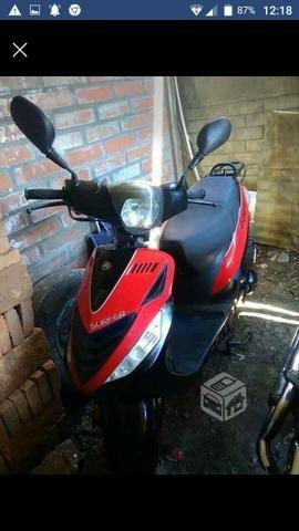 Moto scooter motomel roja motor 125