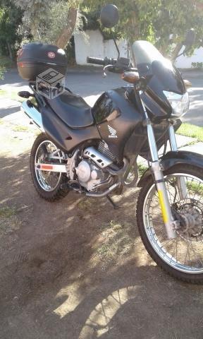 Honda 400cc bien mantenida