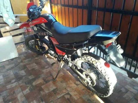 Moto motomel 200cc