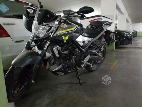 Moto yamaha mt 03