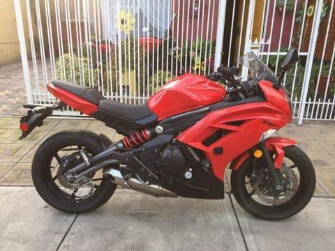 Moto kawasaki ninja 650 roja