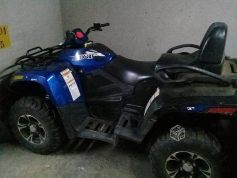 Cuadrimoto arctic cat 4x4 unico dueño