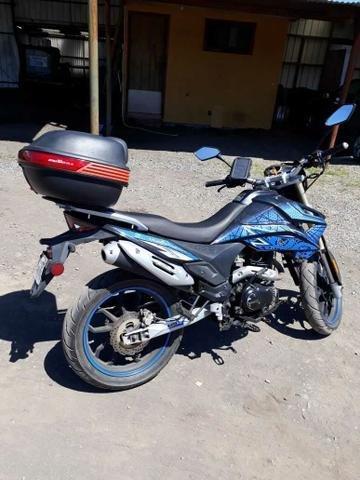 Moto UM hypersport dsr 230