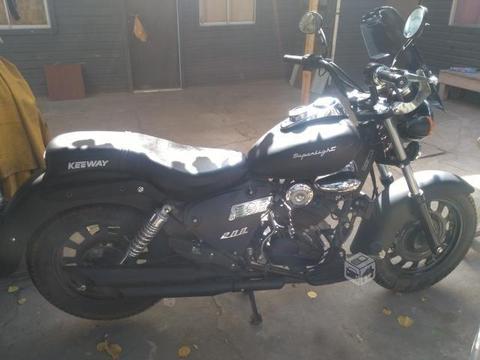 Moto keewey superlight 200cc..2 años si ocupar pap
