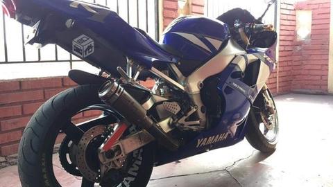 Yamaha r1 1000cc