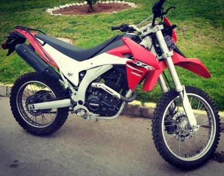 Moto Loncin 250 cc Año 2017