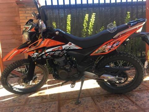 Moto um 250 año 2018