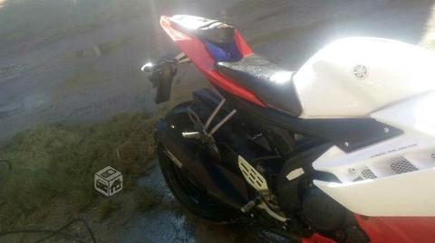 Moto yamaha R15