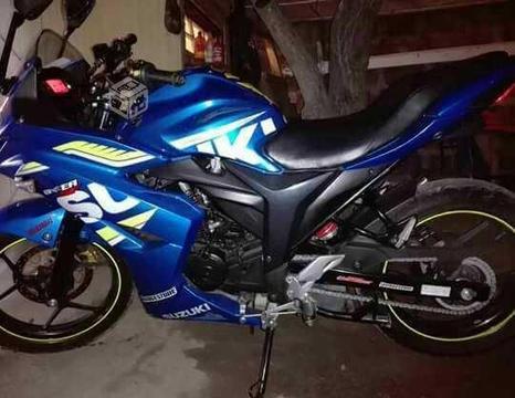 Moto Suzuki GSX150F azul, Año 2017 poco uso