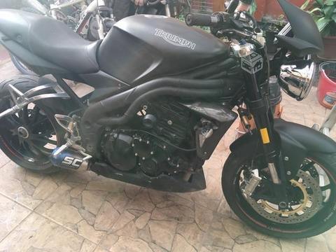 Moto 1050cc Triumph speed triple opermuto por auto