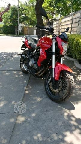 Moto Benelli TNT 300