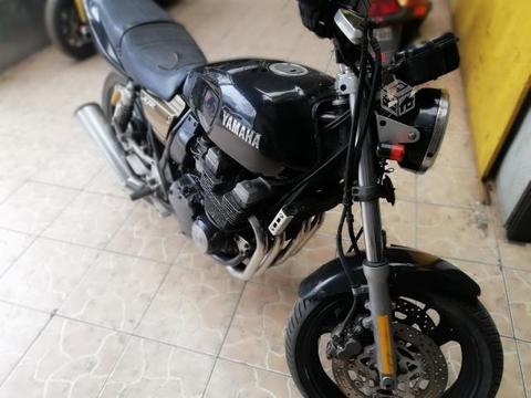 Yamaha xjr400