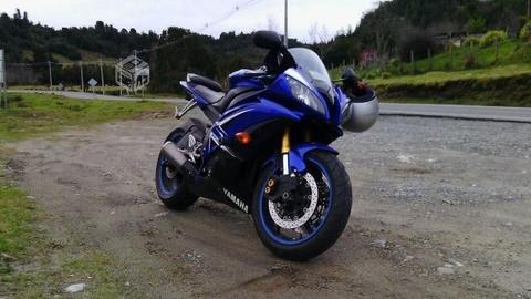 Yamaha r6 azul en perfecto estado