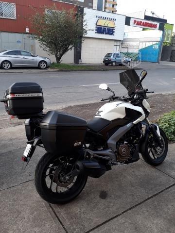 Dominar 400 .( Bajaj )