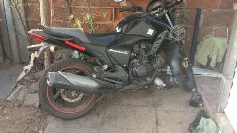 Moto honda invicta 150