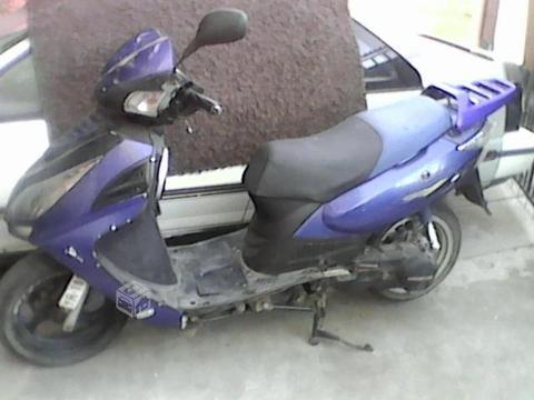 Busco: Moto scooter 2011 150cc