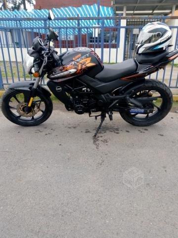 Moto UM 200