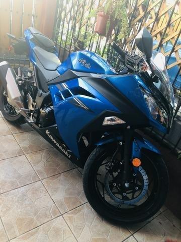 Moto kawasaki ninja 300