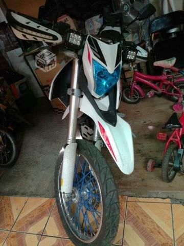 Moto loncin en buen estado