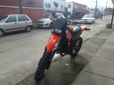 Moto um dsf 200