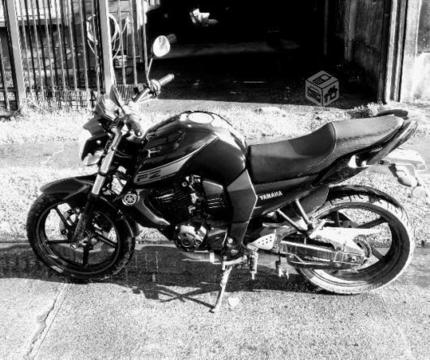 Motocicleta fz-16