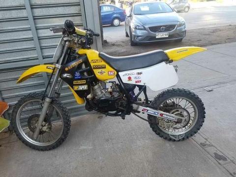 Suzuki RM 85 motocross