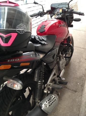 Pulsar 180 2015