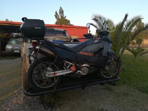 Moto KTM 990 Adventure 2005 negra