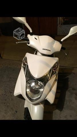 Moto scooter Honda 2017