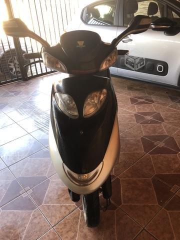 Moto scooters semi nueva eléctrica