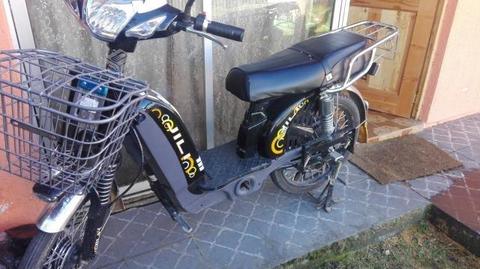 moto eléctrica con no más de dos meses de us