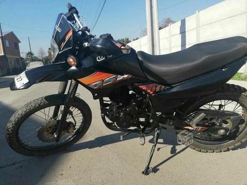 Moto UM 200 cc