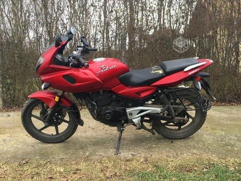 Bajaj Pulsar 220f
