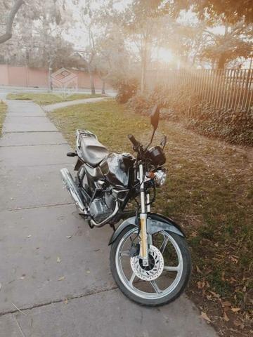 Honda 125 modificada al dia