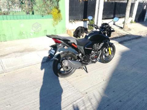 Moto Honda Invicta 2012