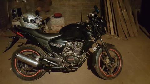 Honda Invicta 2013 impecable