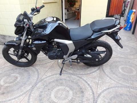 moto yamaha fzn 150 negra